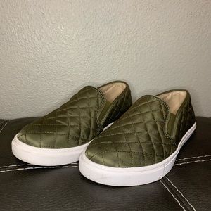 Steve Madden Slip On shoes